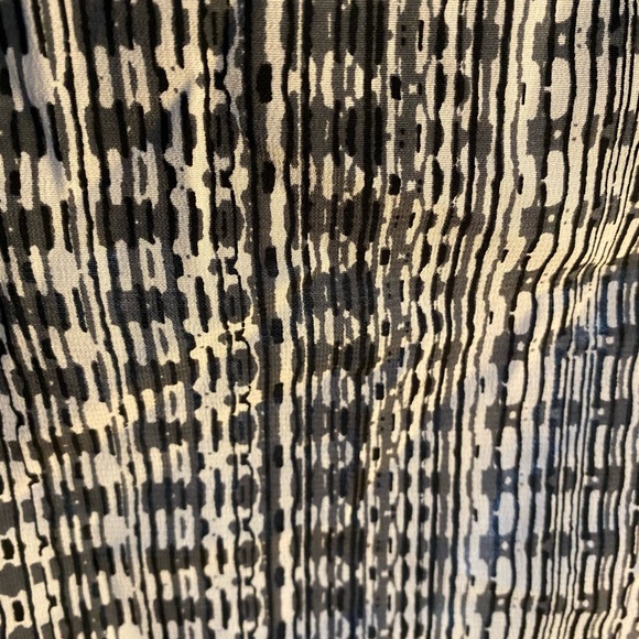 Philosophy | Flowy Top - Picture 5 of 5